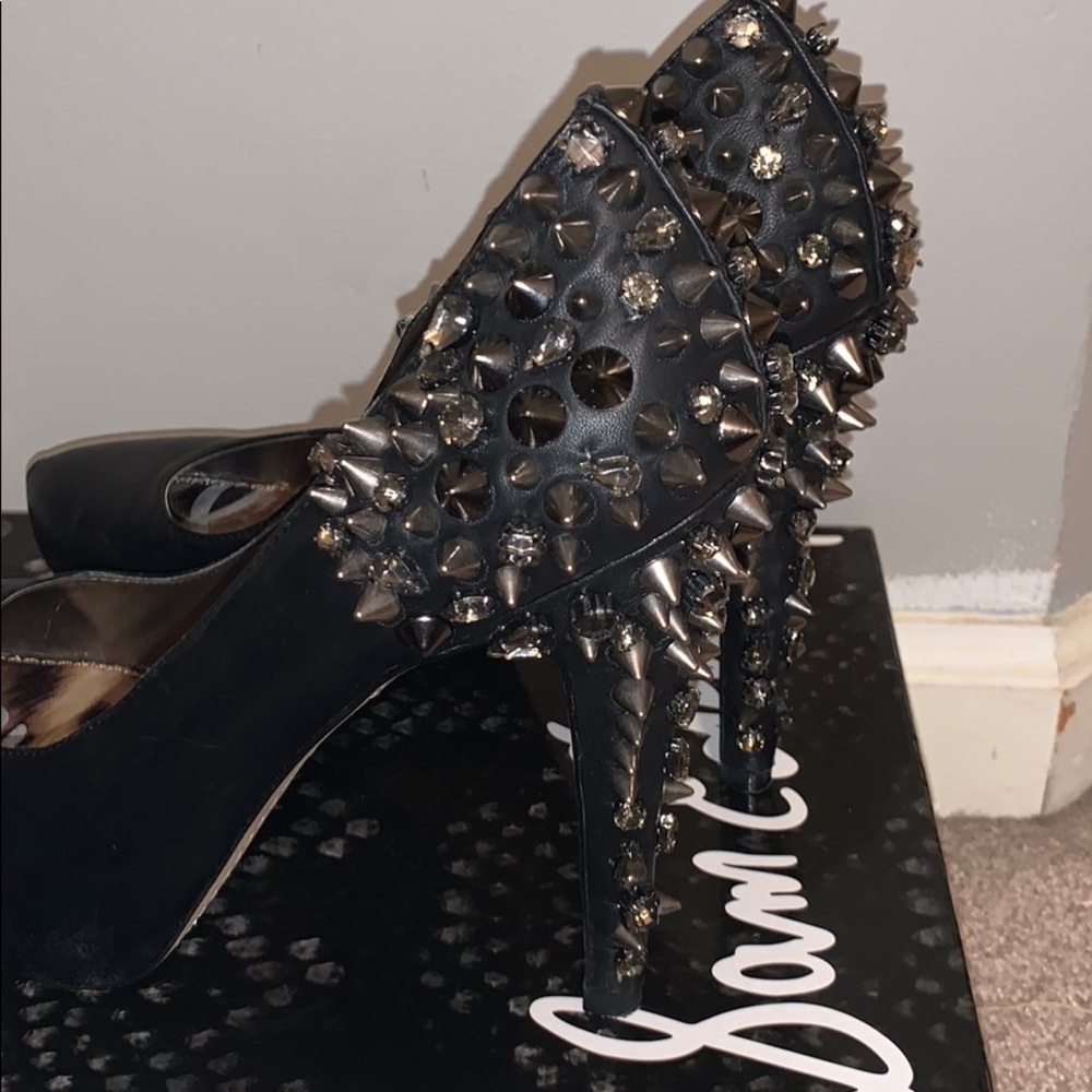 Spiked heels 🔥🔥